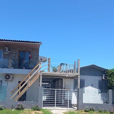 Kitnet S1 Em Torres-Rs - Na Mais Bela Praia Gaucha - Cozinha - Banheiro - Ar Condicionado - Tv E Wi-Fi - Estacionamento - Anfitria Superhost No Bnb Экстерьер фото